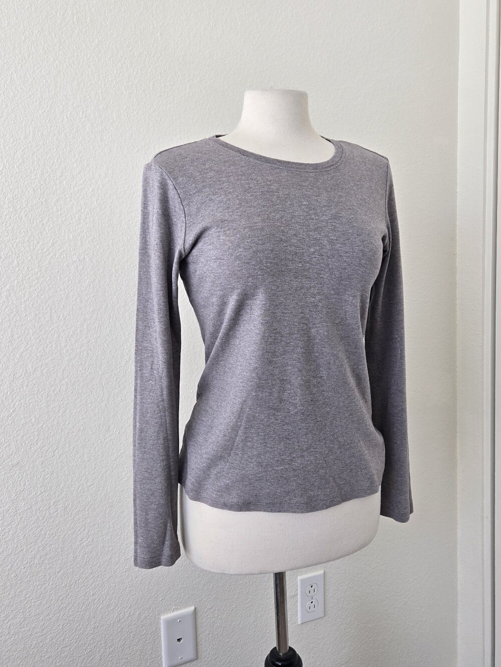 Banana Republic Womens Long Sleeve T-Shirt Size Medium Pima Cotton Crew Neck - Picture 3 of 14
